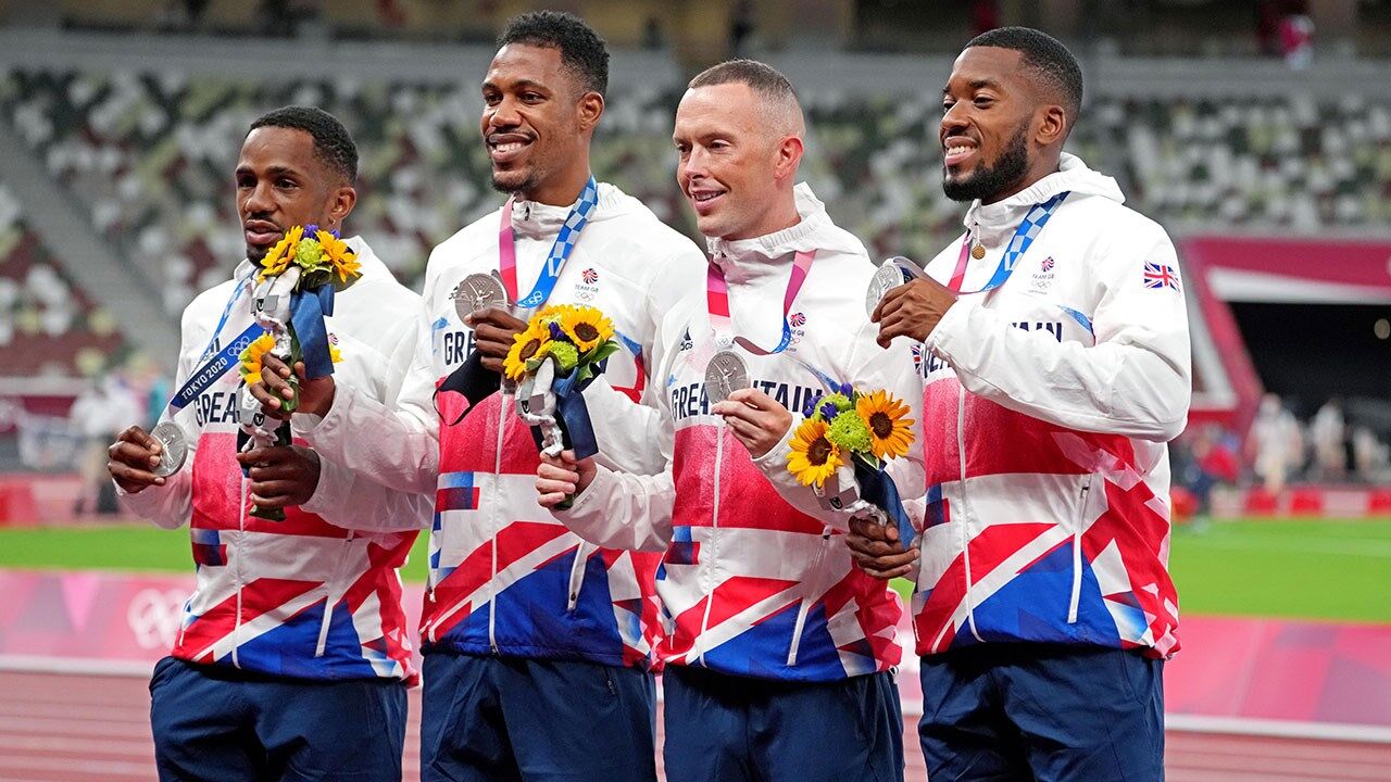 Chijindu Ujah, à esquerda na foto, pode tramar todos os seus colegas