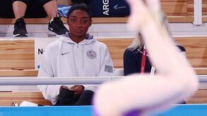 Simone Biles desiste da final de solo