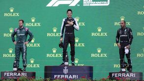 Lewis Hamilton teve de ser assistido por um médico após o GP da Hungria