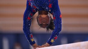 Simone Biles volta na trave