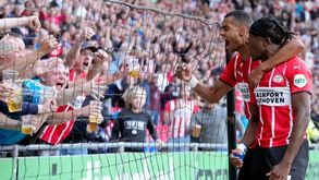 Atenção Benfica: PSV Eindhoven vence o Midtjylland em casa