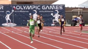 Miúdo de 10 anos deixa americanos de boca aberta: 200 metros em 25 segundos!