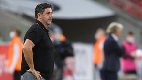A reação de Rui Vitória ao saber que o diretor desportivo se tinha demitido ao intervalo do Spartak-Benfica