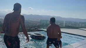 Forma física de Neymar durante férias em Ibiza dá que falar