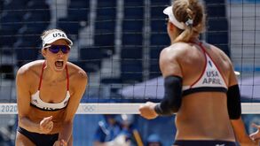 Estados Unidos de ouro no voleibol de praia feminino