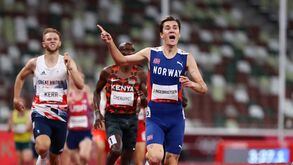 Ouro com recorde olímpico e europeu para Jakob Ingebrigtsen nos 1.500 metros