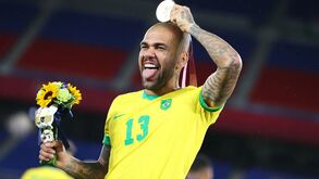 Dani Alves soma mais um título no meio dos jovens: as chaves do Brasil na conquista olímpica