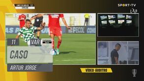 O lance do cartão vermelho a Artur Jorge que acabou revertido após consulta do VAR