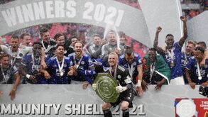 Leicester volta a vencer a Supertaça inglesa 50 anos depois: as imagens da festa em Wembley
