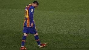 Saída de Messi provoca despedimento no Barcelona