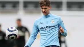 John Stones renova com Manchester City até 2026
