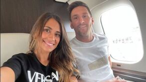 Mulher de Messi partilha foto dentro do avião: chega ao fim a era do argentino no Barcelona