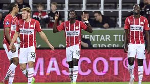 PSV Eindhoven vence Midtjylland e está no playoff da Liga dos Campeões