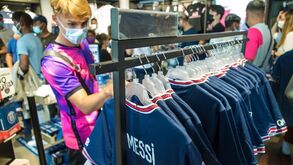 Messi já está a render aos cofres do PSG: a 'romaria' dos adeptos para comprar a camisola do astro