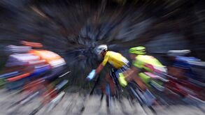 Ciclista da Efapel penalizado por 'tapar' Joni Brandão