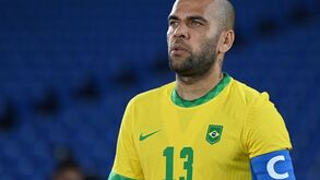 Nem com ouro Olímpico abrandou: Dani Alves 'prego a fundo' na estrada do profissionalismo