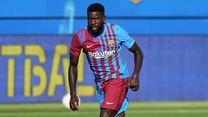 Benfica quer Umtiti: lesão de Vertonghen aumenta interesse das águias