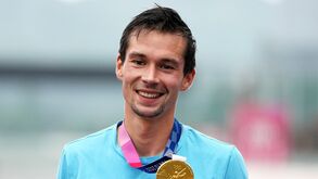Primoz Roglic ataca tri