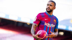 Piqué baixa salário e 'deixa' Barcelona inscrever Memphis Depay, Eric Garcia e Rey Manaj