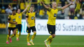 Borussia Dortmund arranca Bundesliga a golear e com bis de Haaland 