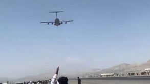 Árbitro assinalou este penálti para o Benfica mas reverteu decisão após ver as imagens