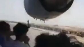 Um dos afegãos que se agarrou a um avião em Cabul fez um vídeo: veja as imagens