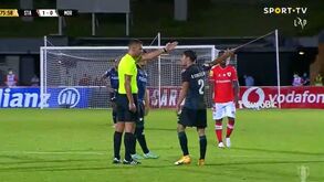Rodrigo Conceição expulso na estreia pelo Moreirense: esteve três minutos em campo