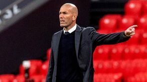 Zidane faz doação milionária para ajudar afetados pelos incêndios na Argélia