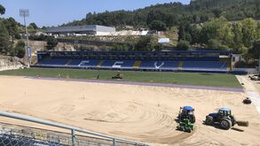 Novo relvado do Estádio do Vizela já começou a ser colocado 