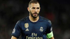 Karim Benzema renova com o Real Madrid
