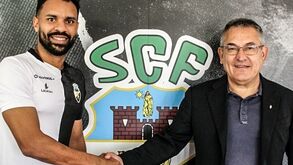 Róbson reforça eixo da defesa do Farense