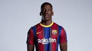 «Mil rumores e ninguém sabe a verdade»: jovem médio do Barcelona responde a Koeman