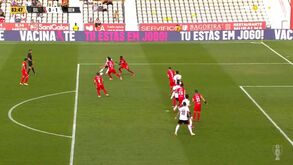 Lucas Veríssimo foi à área do Gil Vicente para colocar o Benfica na frente