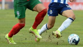 Relvado do Estádio do Marítimo gerou críticas dos dois lados