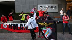 Duas dezenas de adeptos recebem Benfica em Eindhoven