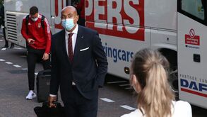 Noite agitada em Eindhoven: fogo de artífício junto ao hotel do Benfica às 4 da manhã