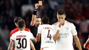 O lance que valeu o cartão vermelho a Lucas Veríssimo em Eindhoven