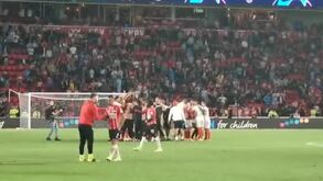 Assim foi a festa do Benfica em Eindhoven