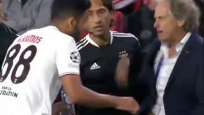 O momento entre Gonçalo Ramos e Jesus que já se tornou viral