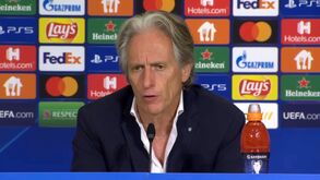 Que belo reencontro: Carlos Queiroz acarinhado pela seleção iraniana