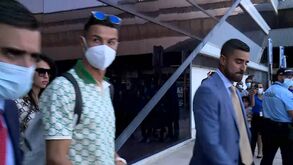 As imagens da chegada de Cristiano Ronaldo ao aeroporto de Lisboa