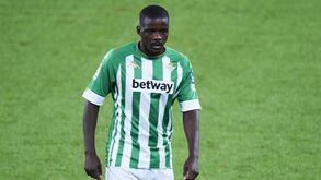 William Carvalho dá nega a Marco Silva