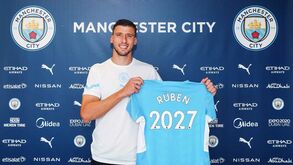 Rúben Dias renova com o Manchester City até 2027