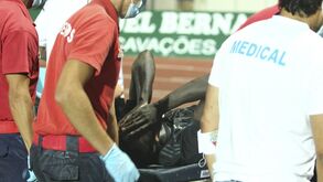 Jogador do Vilafranquense cai inanimado no jogo com o Mafra