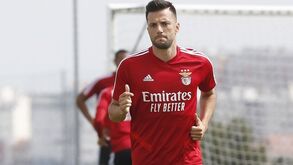 Benfica chega a acordo com Samaris para a rescisão de contrato