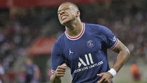 Mbappé rejeita proposta de renovação milionária do PSG que o colocaria acima de Messi e Neymar