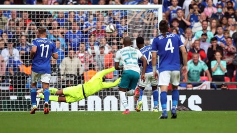 Vardy faz história no Inglês, mas Leicester fica no empate com United -  Lance!