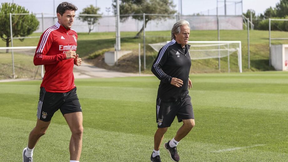 Yaremchuk realizou primeiro treino pelo Benfica
