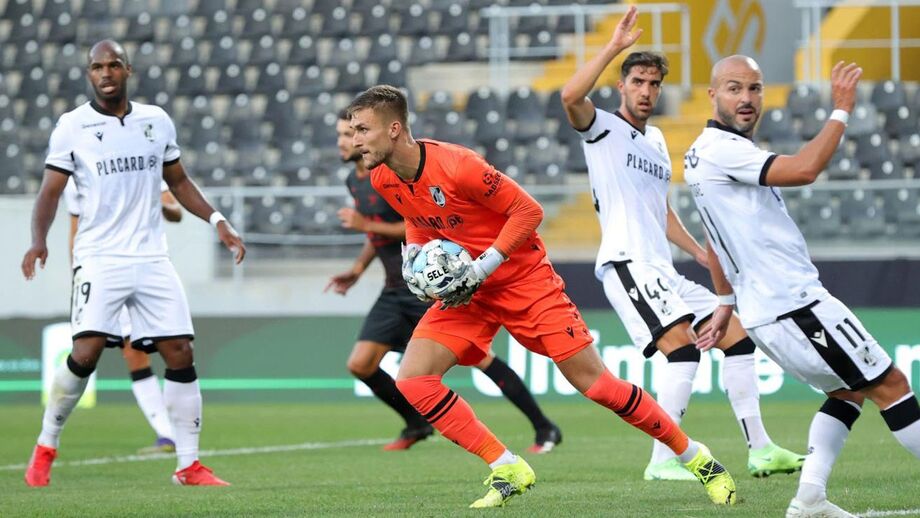É a hora de Trmal segurar a baliza do V. Guimarães