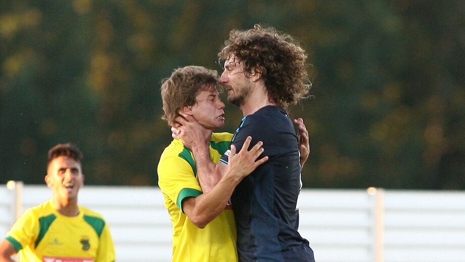 MEMÓRIA. Caetano e Coloccini no único jogo em casa contra ingleses